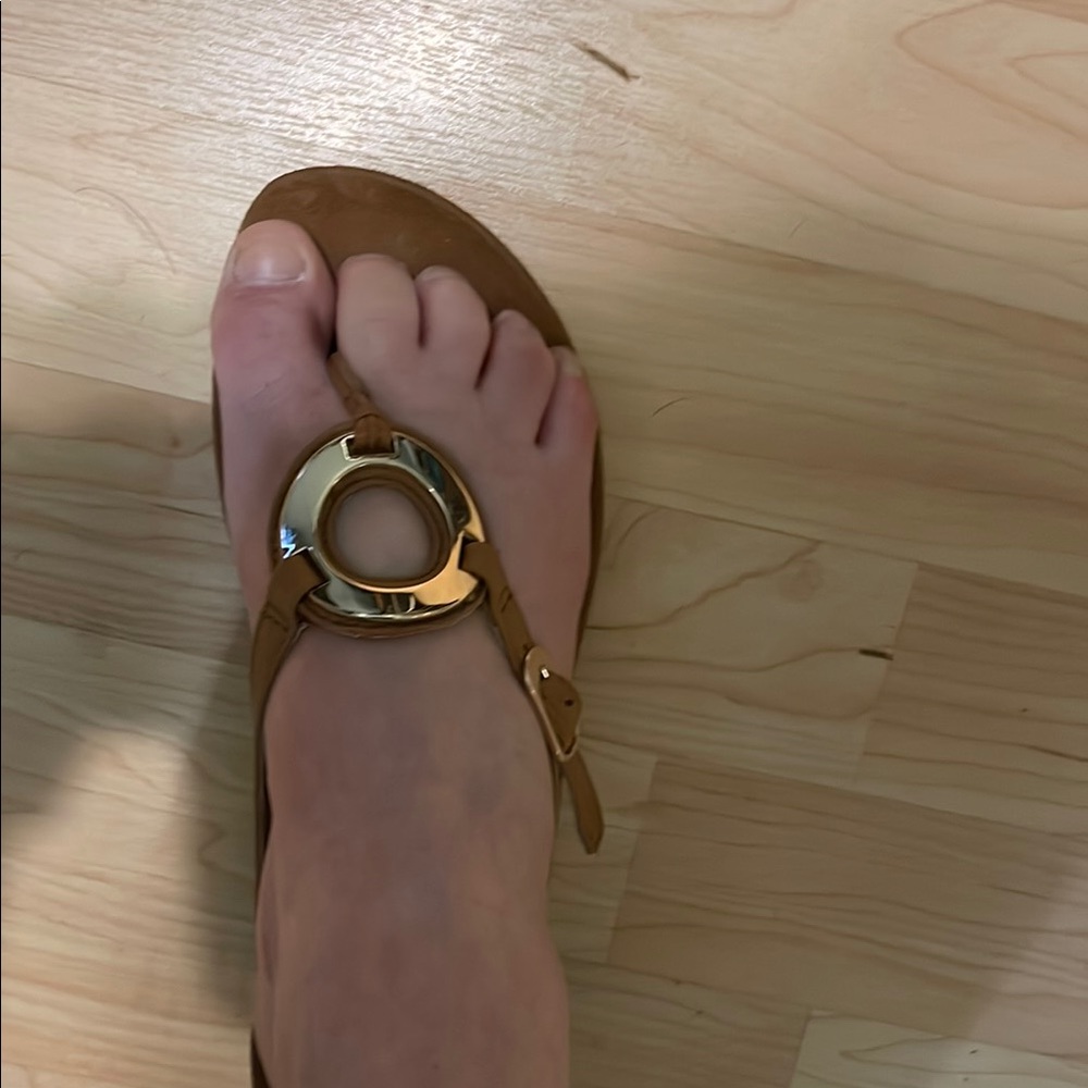 Vionic Tan Gold Sandals with Metallic Ring